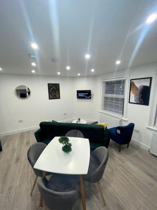 Huntingdon Luxury Apartments Exterior foto